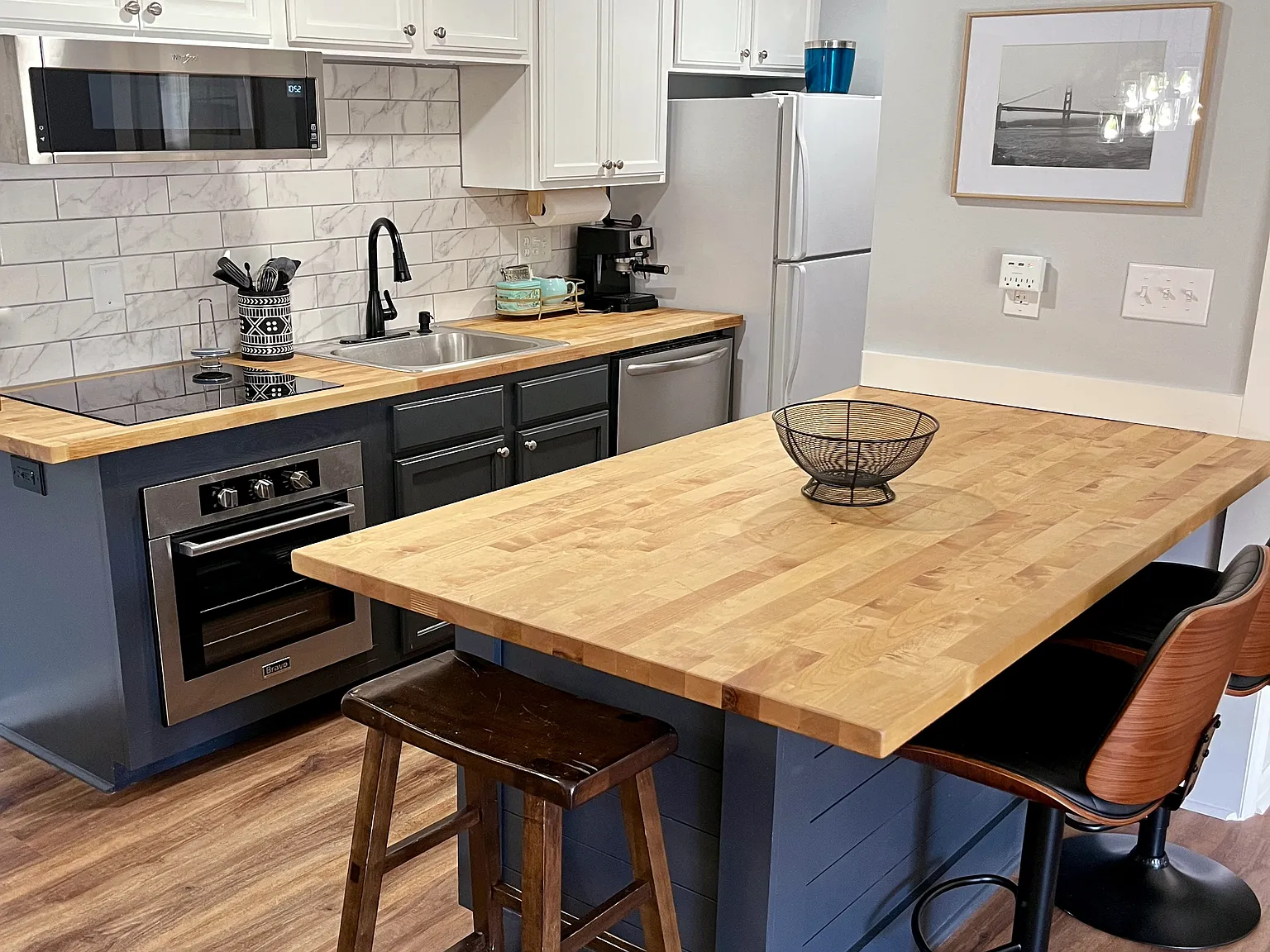 2 bed, 1012 sqft, $2,500 — Photo 3
