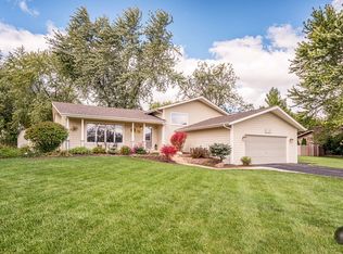 10S090 Springbrook Dr, Naperville, IL 60565