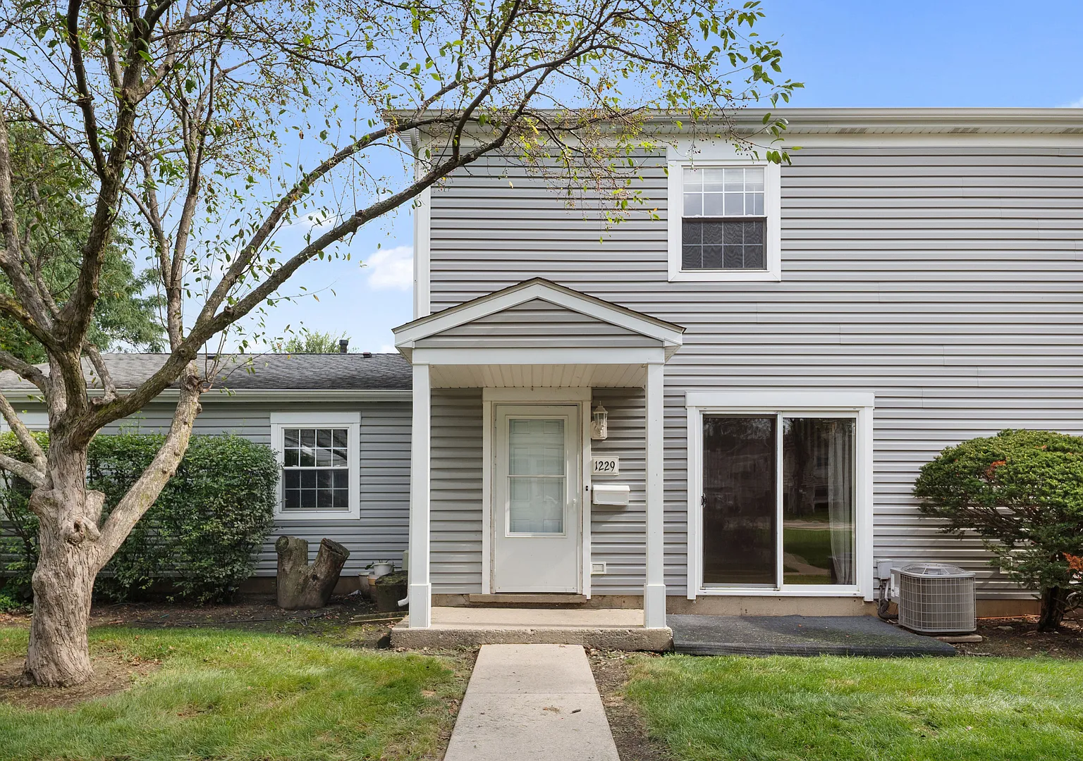 2 bed, 1.5 bath, 950 sqft, $2,300 — Photo 1