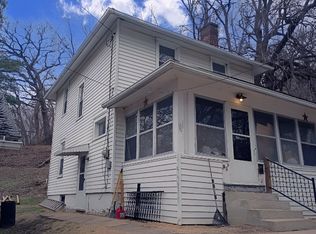 18 Walnut St, Savanna, IL 61074