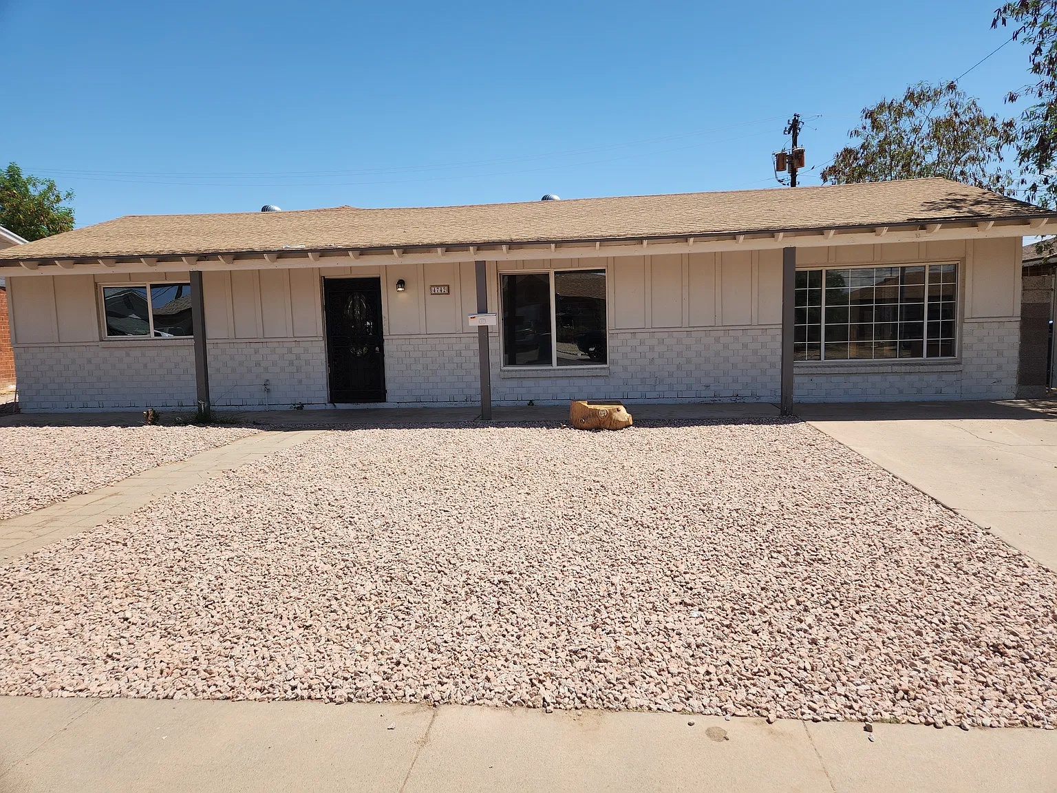 5 bed, 2057 sqft, $2,225 — Photo 2