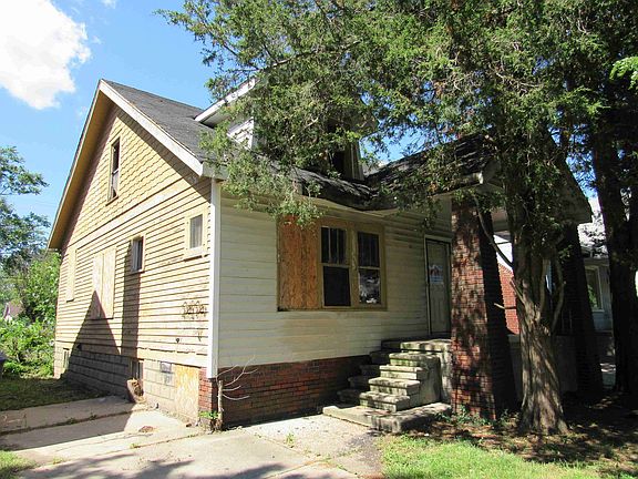9243 Pinehurst