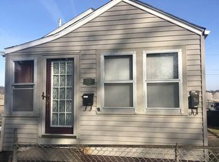 2317 McKinley St, Clinton, IA 52732