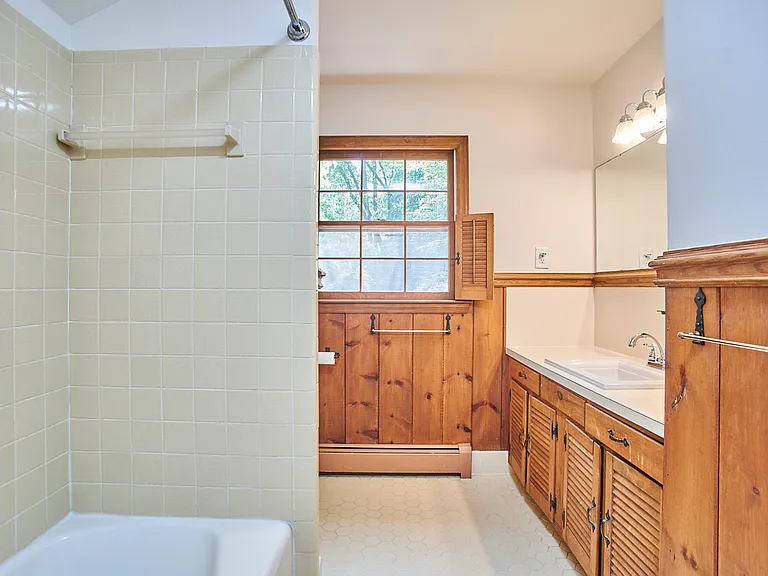 Upstairs bathroom with tub.