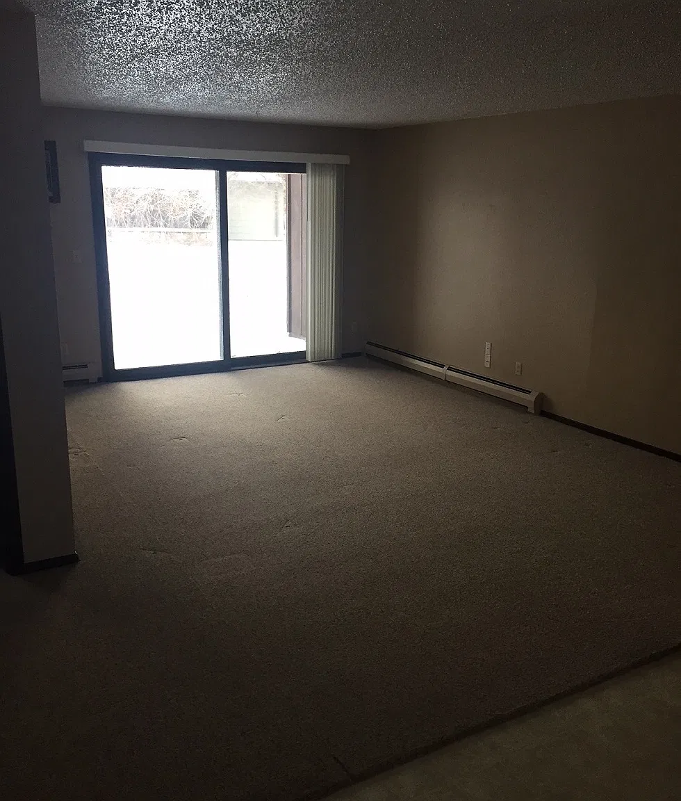 1104 Pleasant St — Photo 3