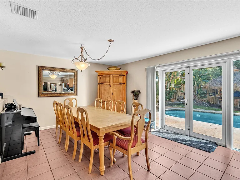 1449 Banyan Cir — Photo 3