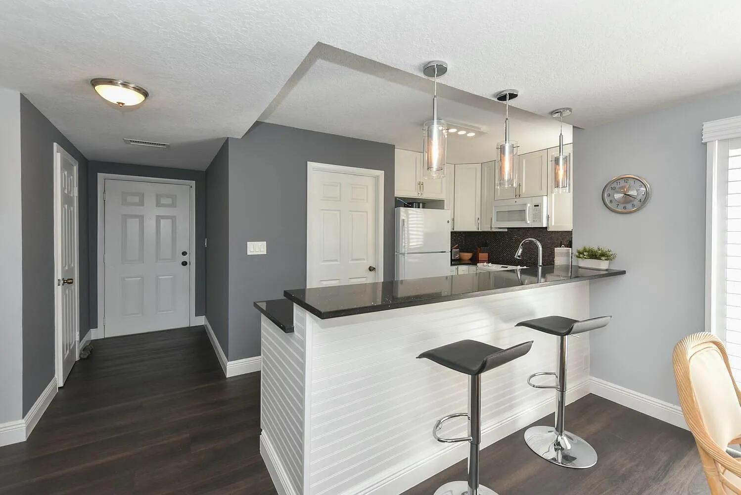 2 bed, 2.5 bath, 1347 sqft, $7,500 — Photo 3