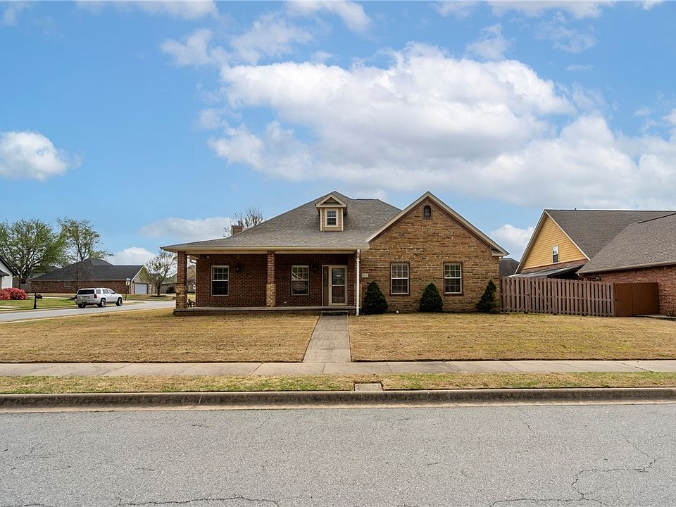1st image of 402 Grand Ct
