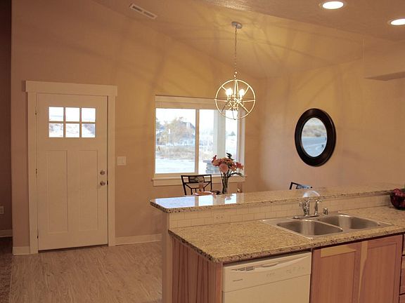 4th image of 4400 Rosencrans Dr