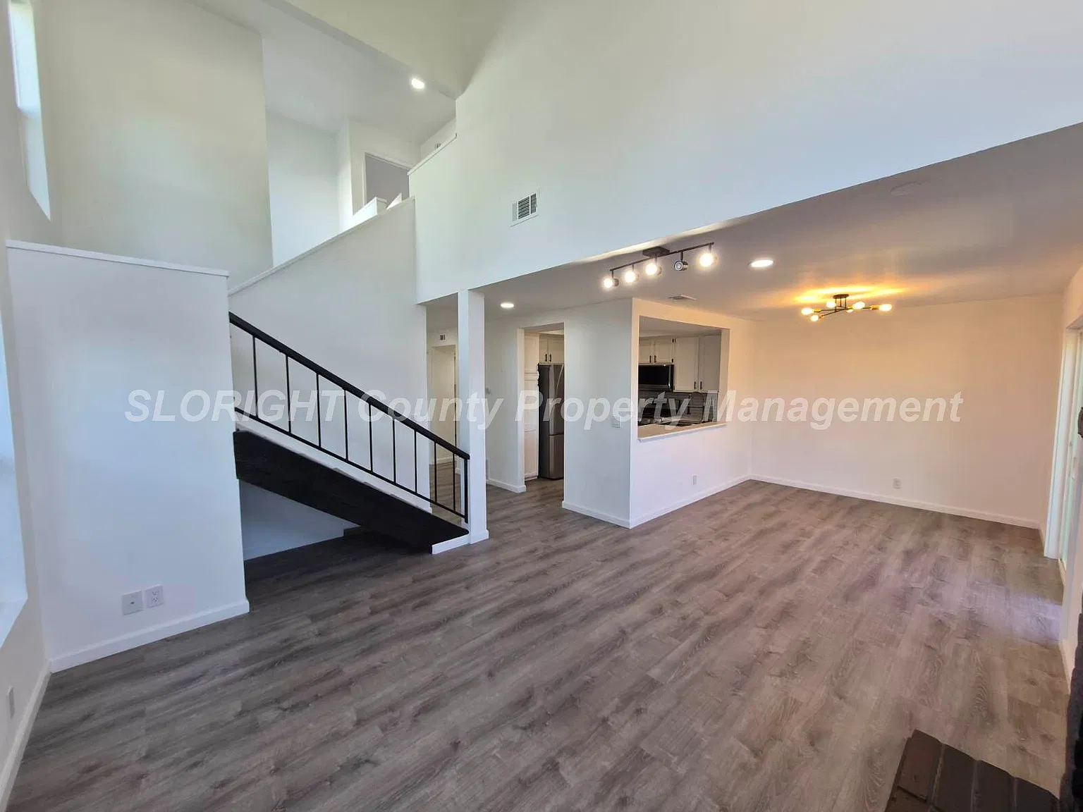 3 bed, 2.0 bath, 1475 sqft, $4,200 — Photo 2