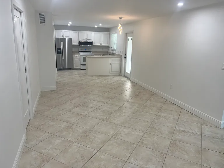 1964 Alamanda Dr #5 — Photo 3