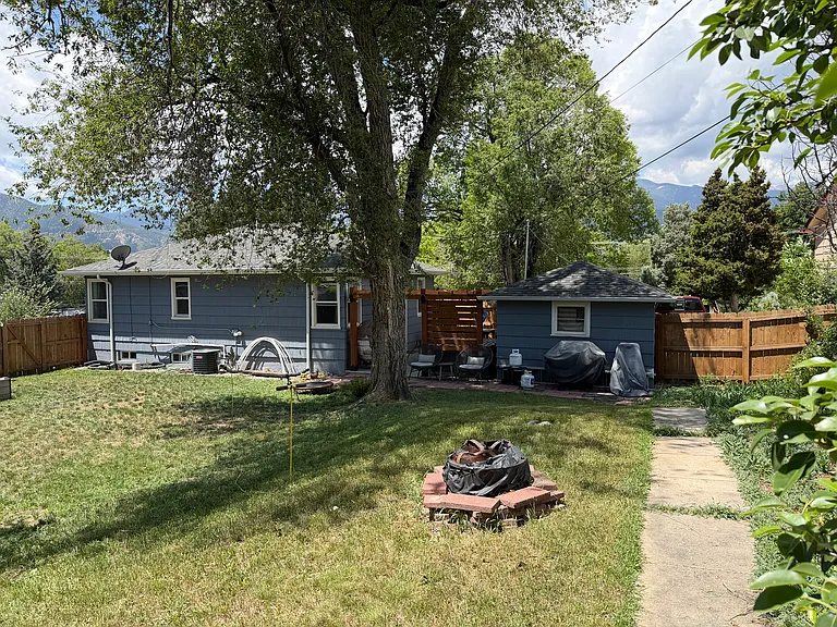440 Kinnikinnik Dr — Photo 4
