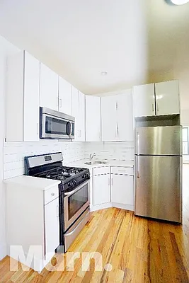 Rented by Mdrn Residential | media 7