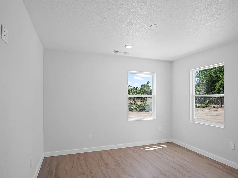 13619 Peach Ave — Photo 18