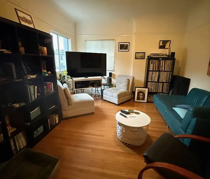 537 Georgina Ave — Photo 6