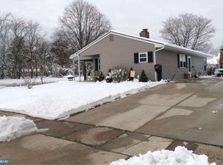 1 Spring Ln, Levittown, PA 19055