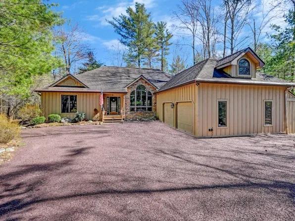 2310 Hillcrest Dr, Pocono Pines, PA 18350