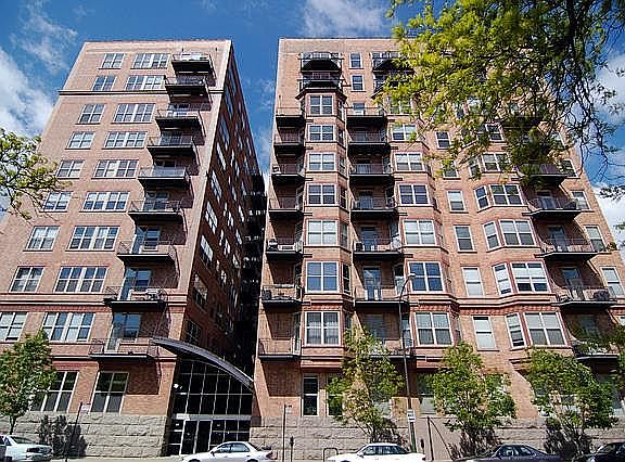 4th image of 500 S Clinton St APT 914