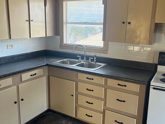 4th image of 1518 Avenue E