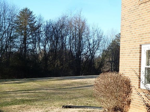 3rd image of 150 Highfield Cir
