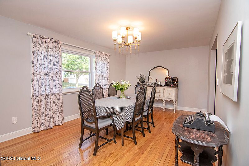 5th image of 86 Hathorn Boulevard