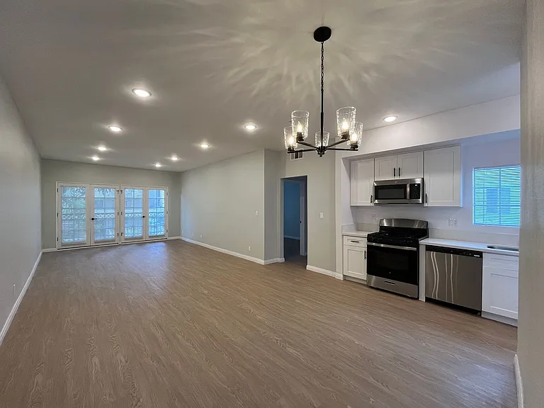 1620 South Bentley Ave — Photo 15