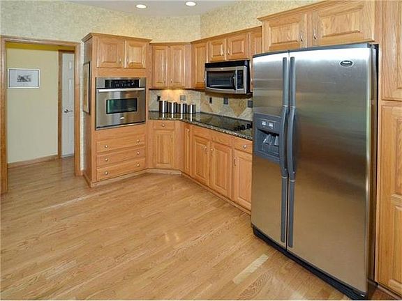 3rd image of 9141 Lucia Ln
