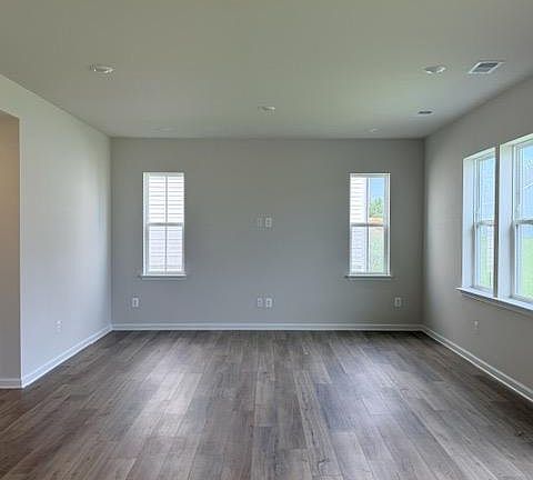 5th image of 44 Forest Grove Ave