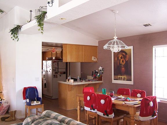 Kitchen/Dining area