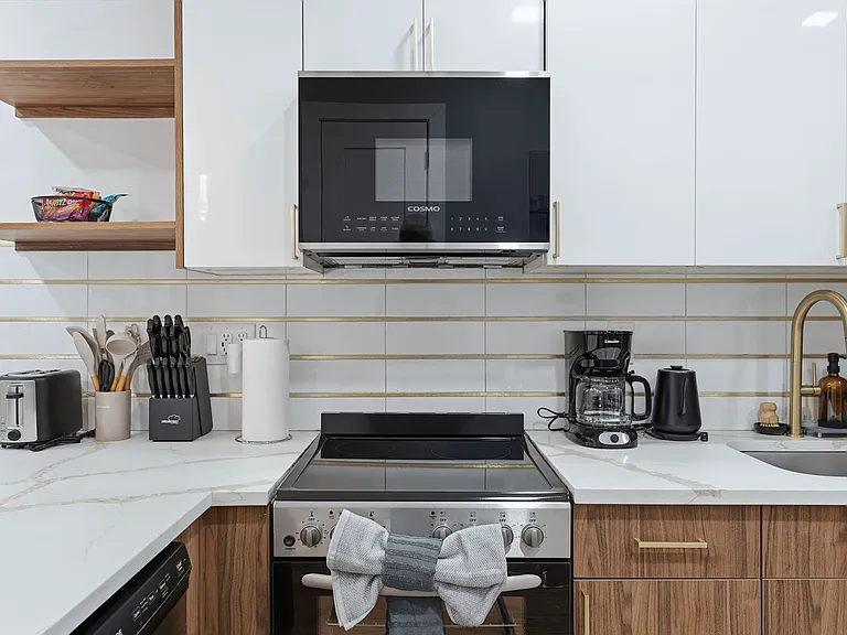 132 Saint Pauls Ave #1 — Photo 4