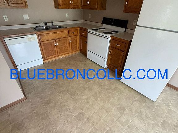 5th image of 619 Willow Ln APT D
