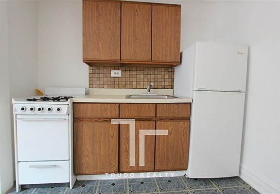 3rd image of 4600 N Beacon St #46003C