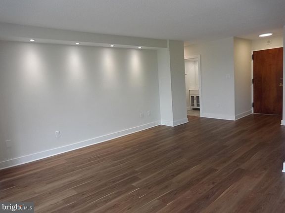 4th image of 400 Madison St APT 407