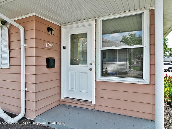 2nd image of 1794 Yorktowne Boulevard