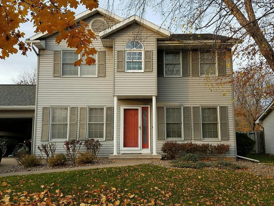 2nd image of 909 Lake St