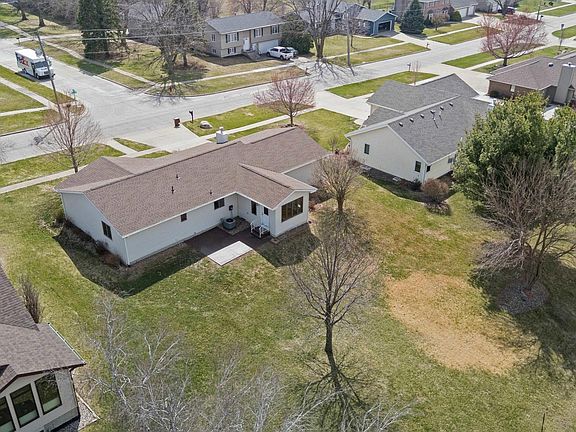 3rd image of 601 16th Ave