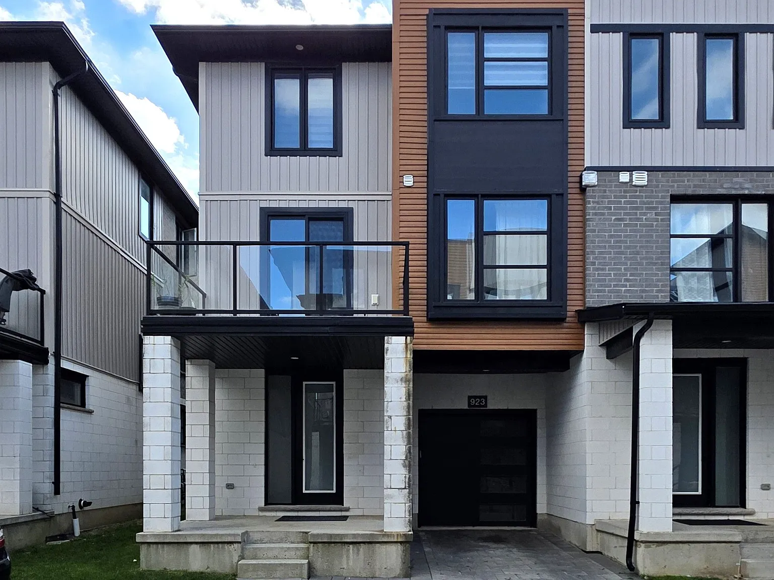 4 bed, $2,700 — Photo 2