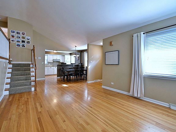 5th image of 482 E Park Ave