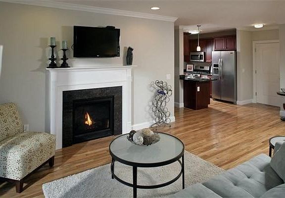 3rd image of 990 Vfw Pkwy APT 101