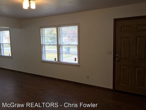 4th image of 303 E 12th Pl