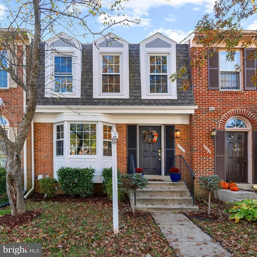 3 bed, 3.5 bath, 1372 sqft, $3,400 — Photo 1