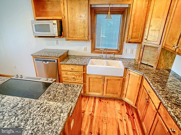 3rd image of 144 Sherby Ln