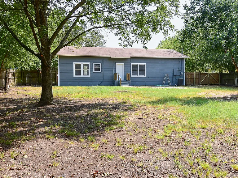 418 FM 513 S — Photo 37
