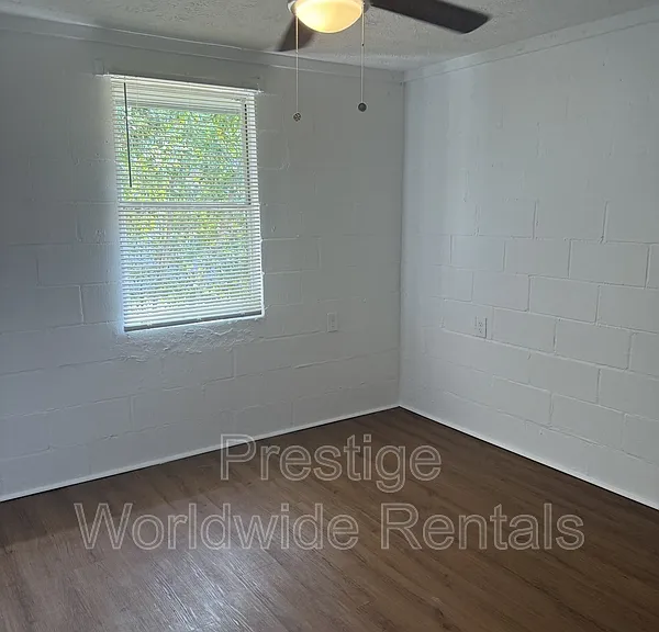 104 Moore St — Photo 4