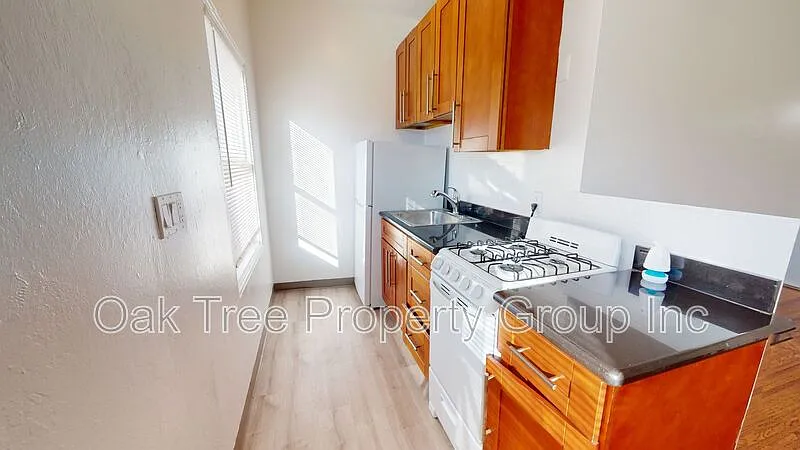 Building Photo - 454 34th St #4