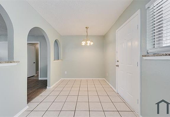 4th image of 4724 Woodview Ln