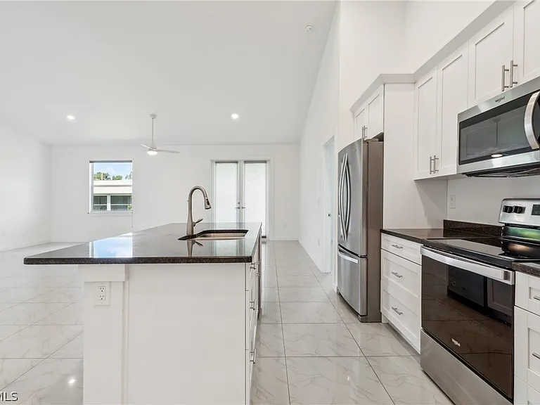 2725 SW Embers Ter — Photo 8