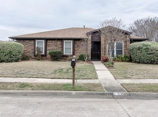 1733 Canterbury Ln, Lewisville, TX 75067