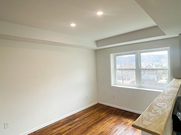 4th image of 3500 Elm St #7