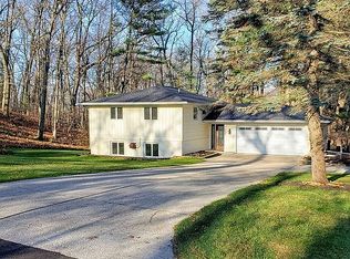 14621 Indian Trails Dr, Grand Haven, MI 49417